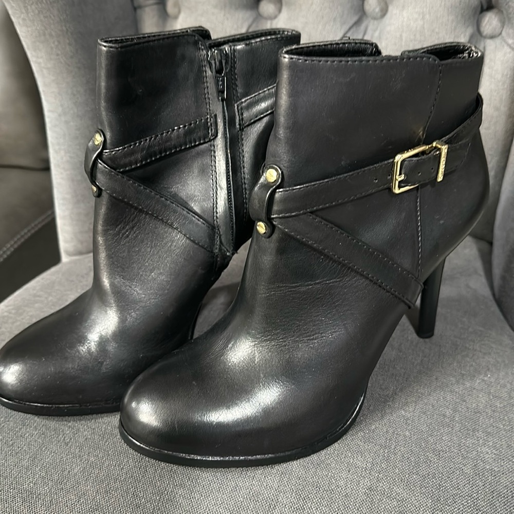 Gianni Bini black leather booties NWOB